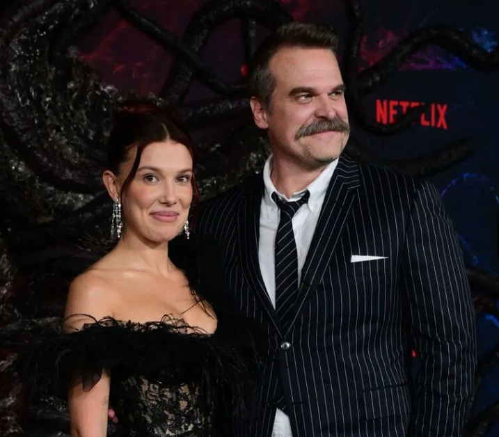 Millie Bobby Brown comenta su trabajo junto a David Harbour después de rumores de maltrato laboral