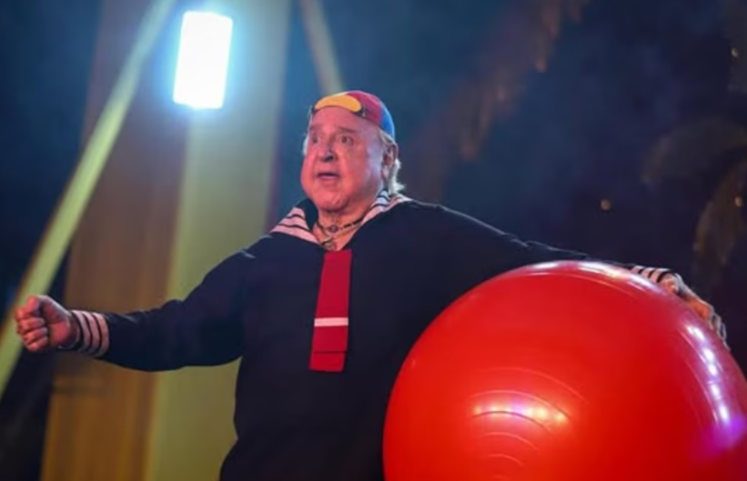 A los 81 años, Carlos Villagrán reaviva su papel de ‘Quico’ en Lima y despunta el deseo de su retorno