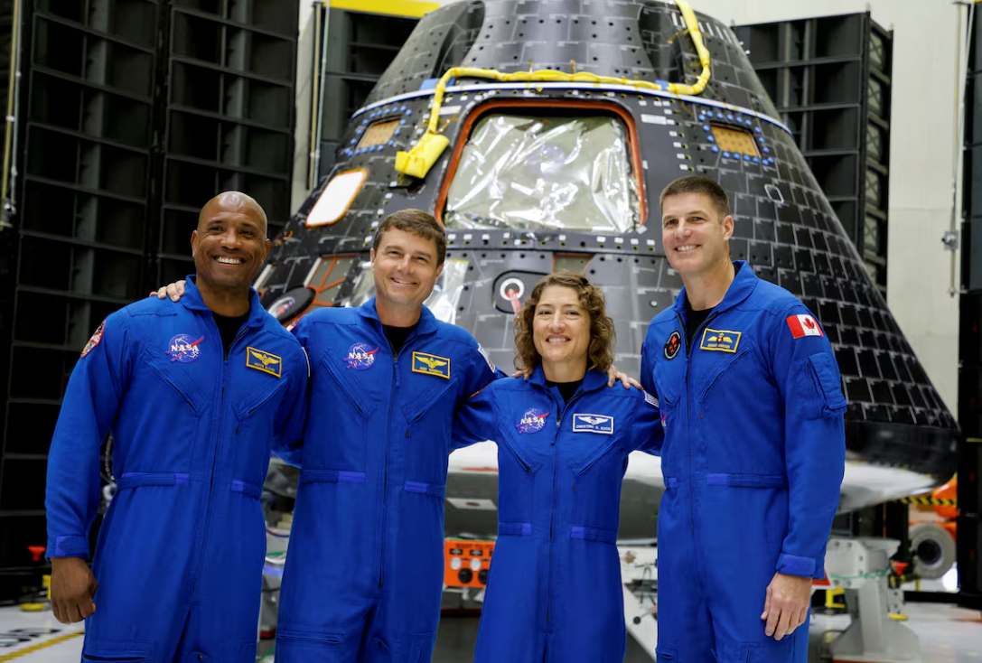 Christina Koch lidera a la tripulación de la nave espacial Artemis 2 en una crucial misión lunar con un equipo diverso de astronautas