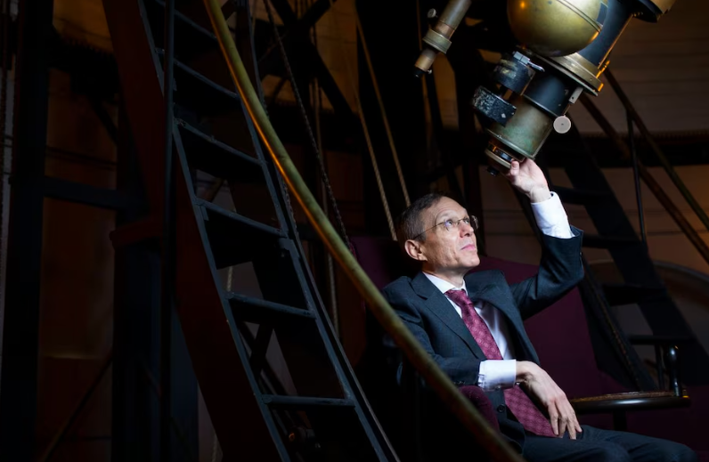 Un investigador de la Universidad de Harvard genera polémica con la teoría de que el asteroide 3I/ATLAS puede ser resultado de una tecnología avanzada extraterrestre.