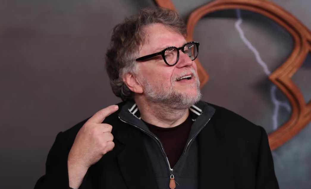 Guillermo del Toro expresa gratitud a seguidores mexicanos con compartición de fotos y aprobación