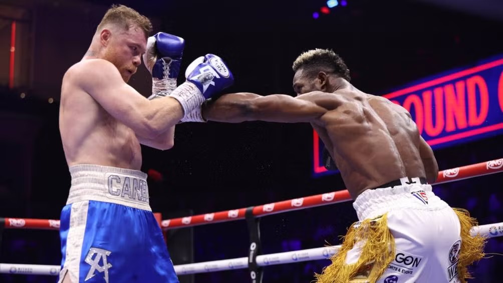 William Scull cuestionó su derrota en la pelea contra Canelo y aseguró que perdió el combate sin haber recibido ningún golpe.