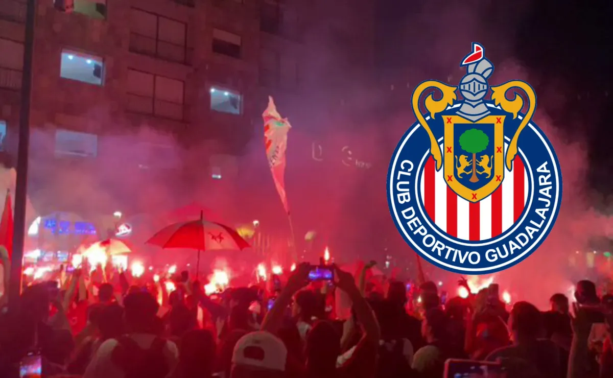 Aficionados de Chivas visten de rojiblanco el Centro de Guadalajara antes del Clásico Tapatío; gran operativo policial en el Estadio Jalisco