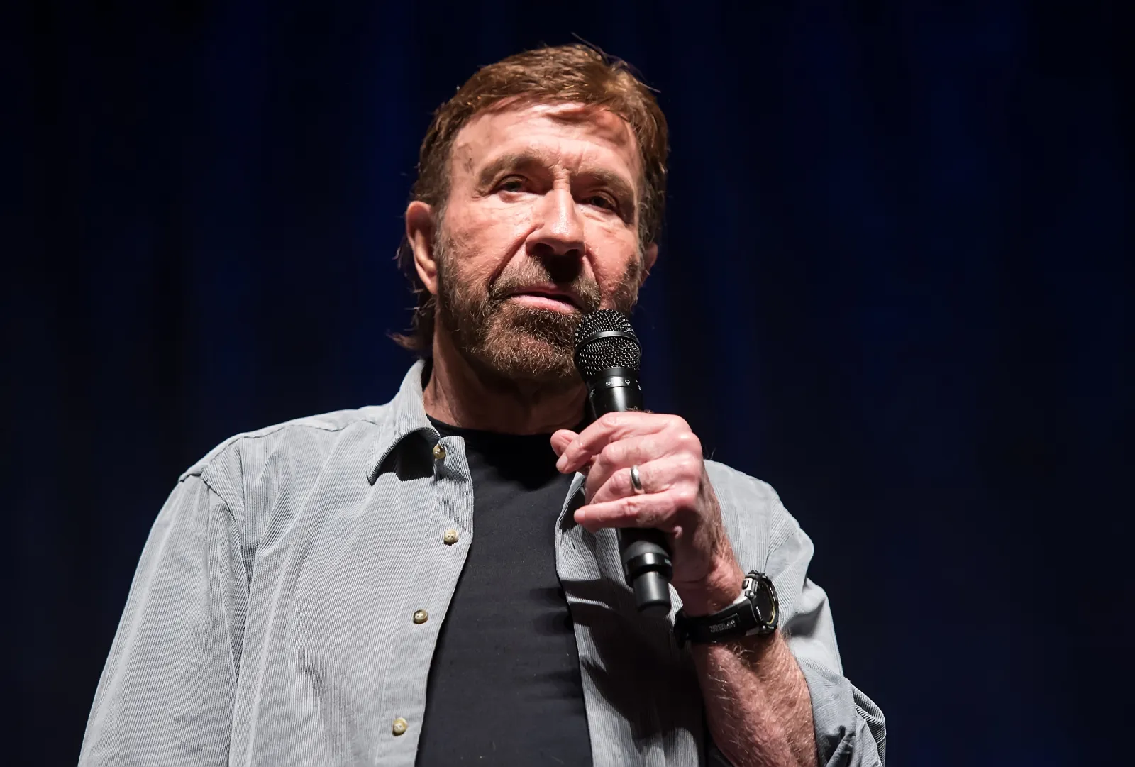 Chuck Norris internado de emergencia justo antes de su cumpleaños número 86: ¿qué ocurrió con el ‘invencible’?