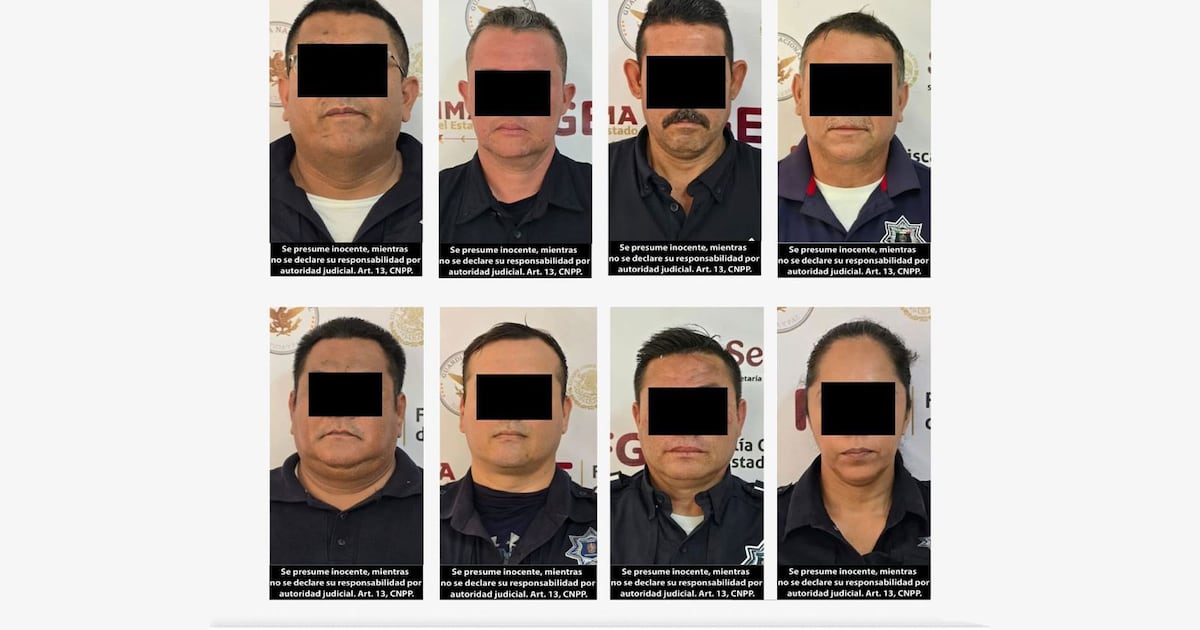 Detienen a ocho policías de Manzanillo por presuntos vínculos con el CJNG