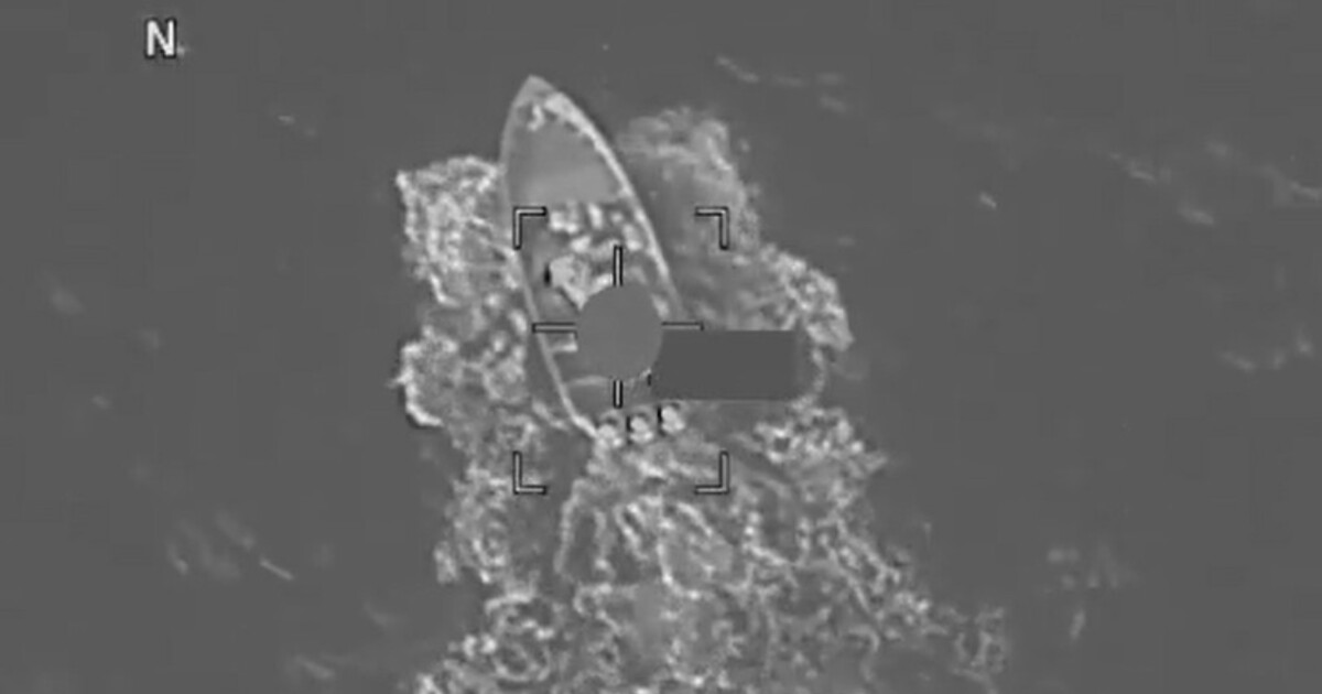 EU intensifica ataques a narcolanchas en el Pacífico; en CDMX caja de tráiler casi cae sobre auto