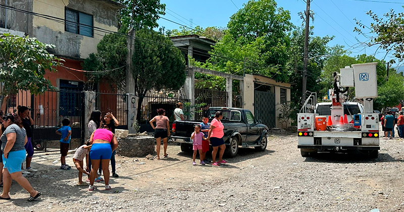 Vecinos retienen a personal de CFE por apagón en Ciudad Victoria; diputado Nader presenta iniciativas para reducir tarifas