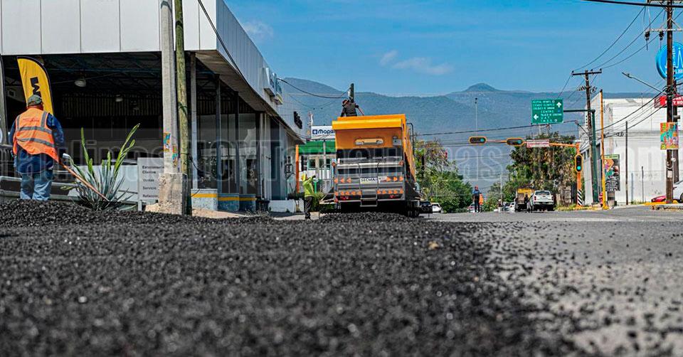 Gobiernos municipales entregan y arrancan obras de pavimentación y bacheo en cuatro entidades