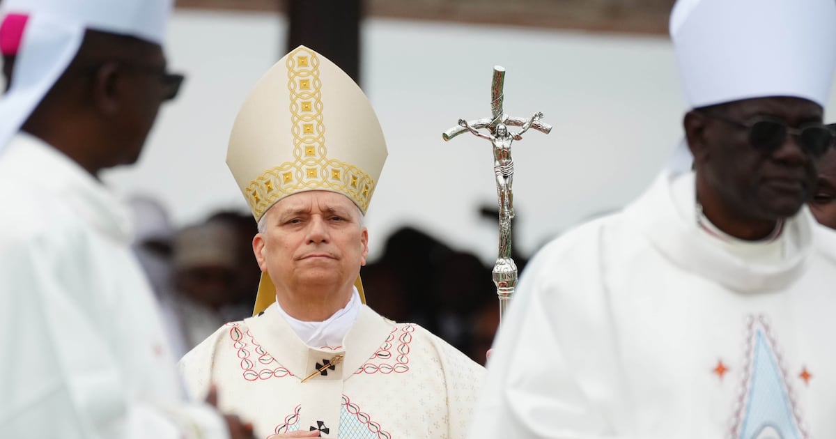 Irán cierra Ormuz y dispara contra barcos; Trump advierte con nuevos ataques y el Papa aclara su mensaje