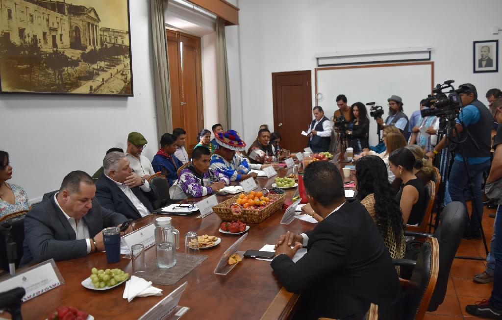 Acuerdan mesas de diálogo entre población mestiza y wixárika en Bolaños por cambio de régimen