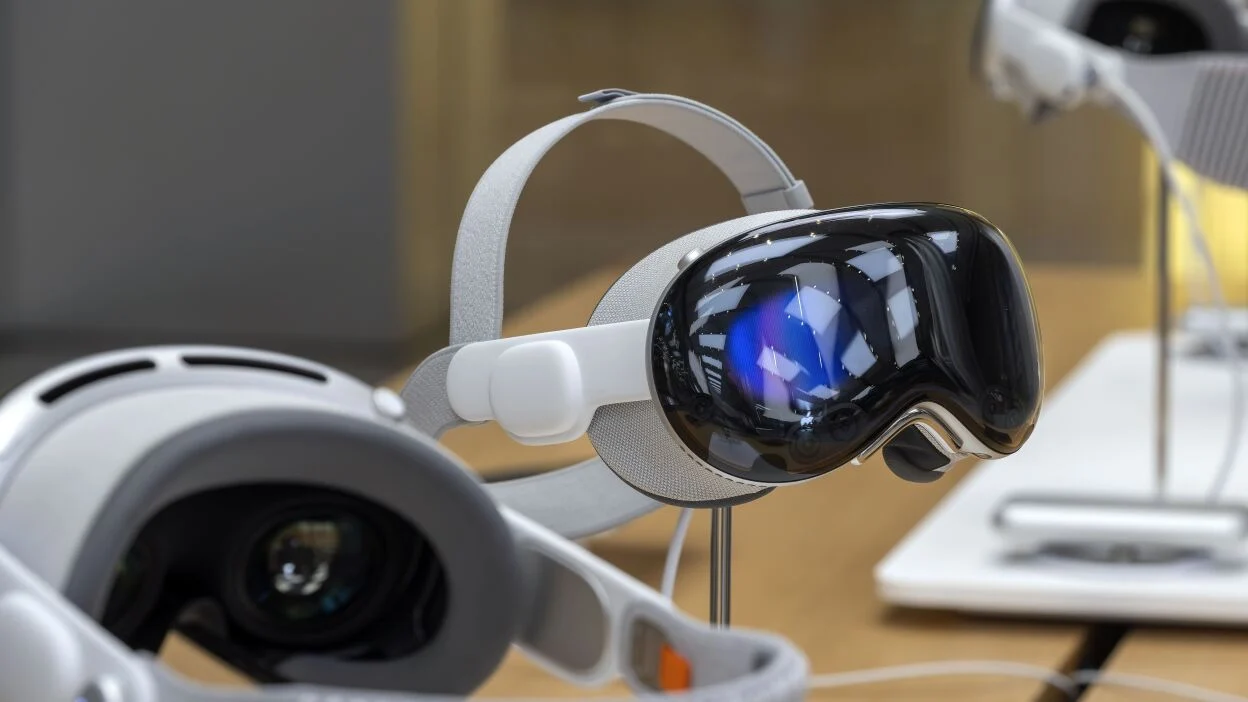 El futuro pesa menos: Apple lanza las Vision Pro 2 con un diseño ultra ligero y ventas globales masivas