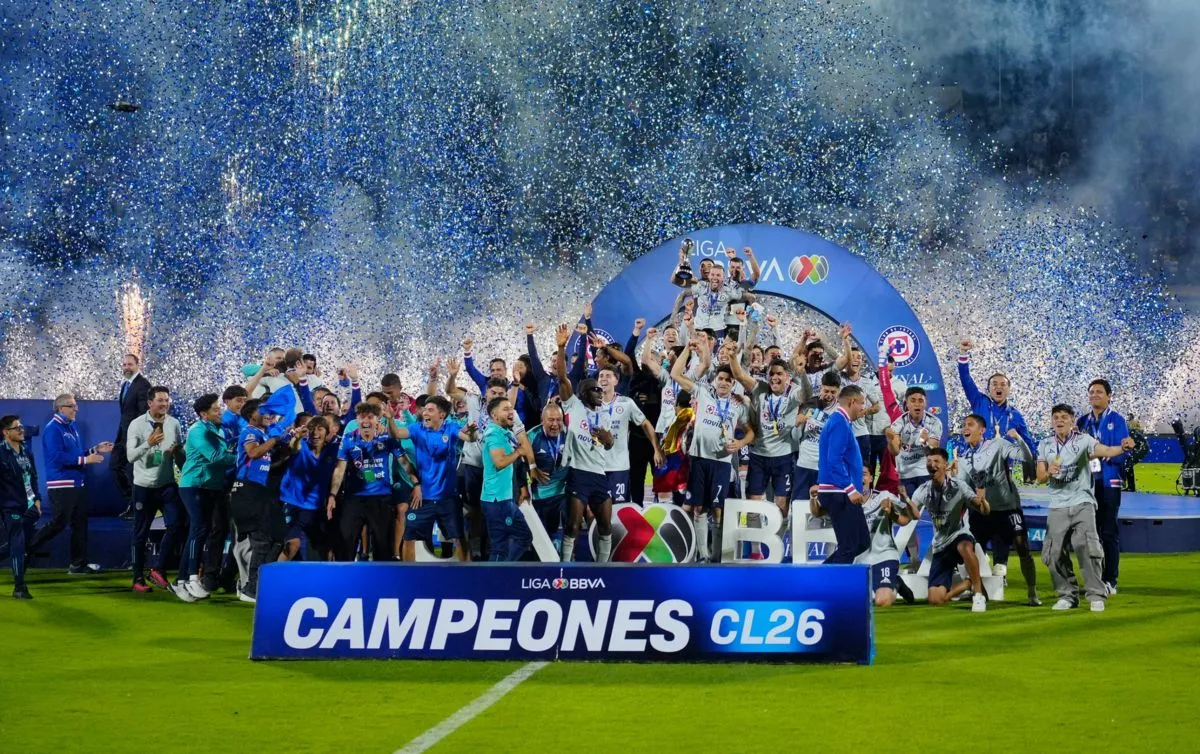 ¡La Décima es celestial! Cruz Azul remonta a Pumas en CU con gol agónico de Rotondi y es Campeón