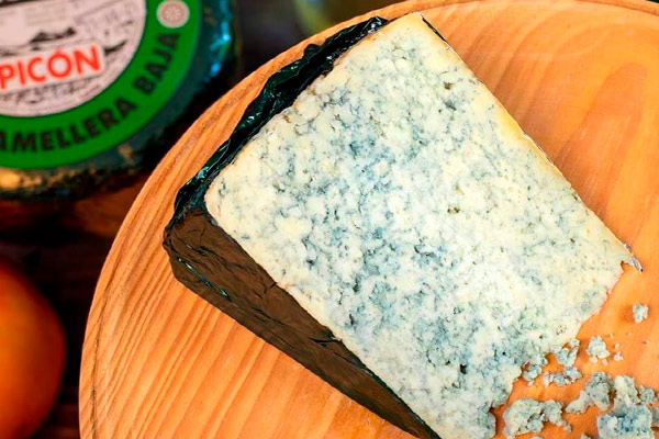 Oro comestible: Locura en España por la subasta del queso asturiano que solo se vende hoy