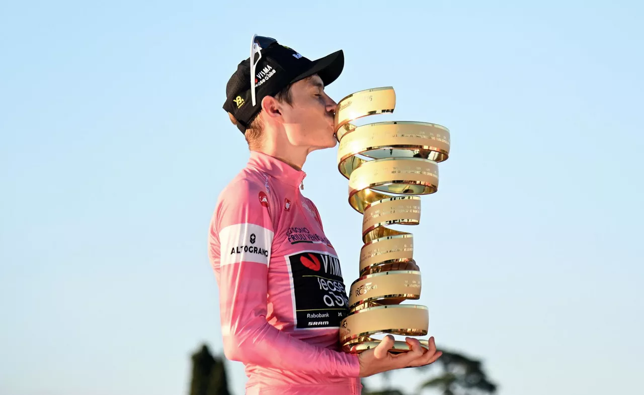Leyenda del pedal: Jonas Vingegaard conquista el Giro de Italia 2026 y entra al club de las Tres Grandes Vueltas